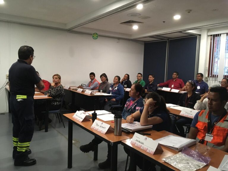 realizando-trabajos-de-corte-y-soldadura.12